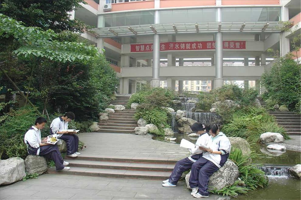 四川师范大学附属中学国际部校园内图片03