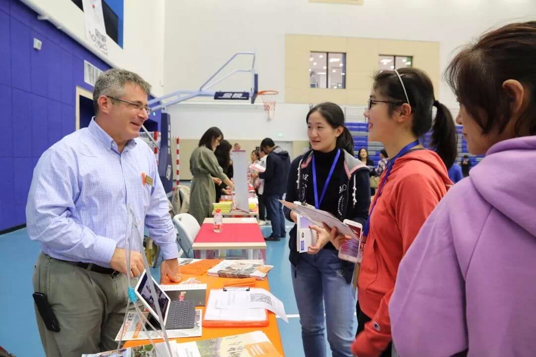 北京大学附属中学国际部联盟校大学展图片03