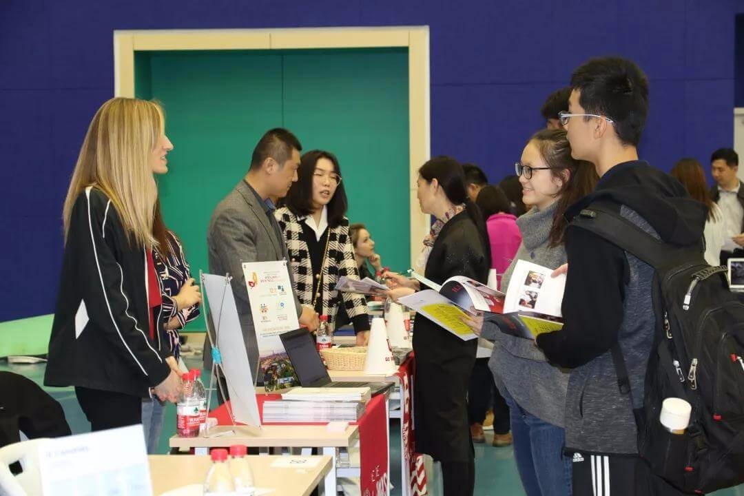 北京大学附属中学国际部联盟校大学展图片04