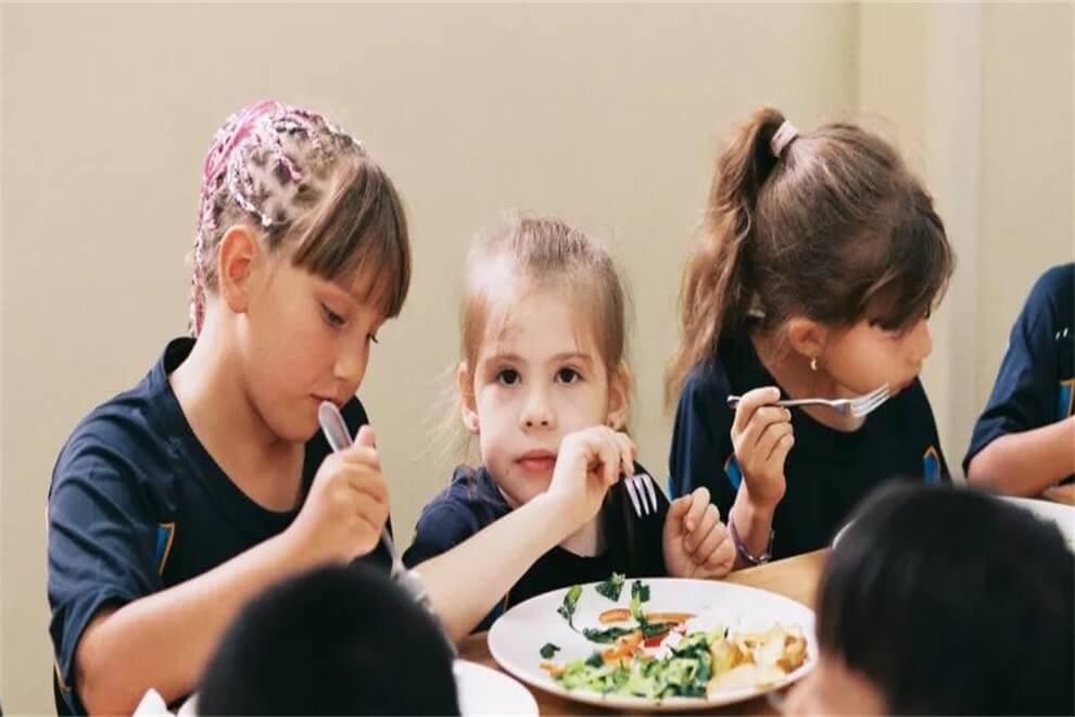 广州爱莎国际学校餐厅图集01