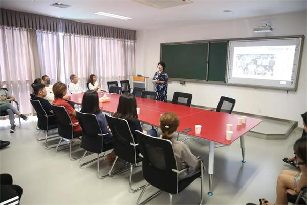 芳草外国语学校2019-2020学年第一期新生家长会图片