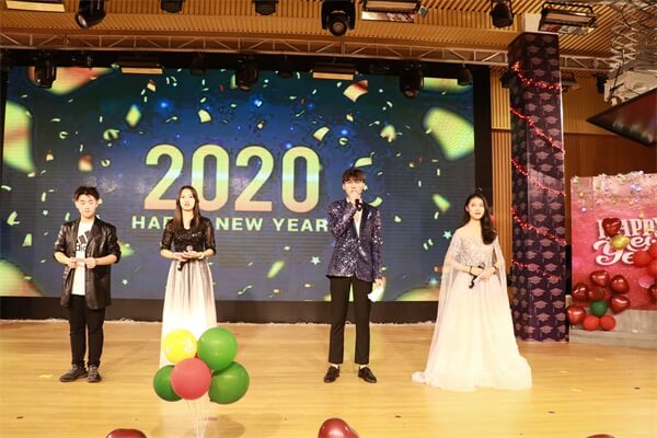 三鑫双语学校国际部新年晚会 :绽放青春，启航2020 01