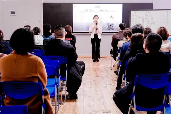 青岛银海学校国际部家长课堂分享图片1